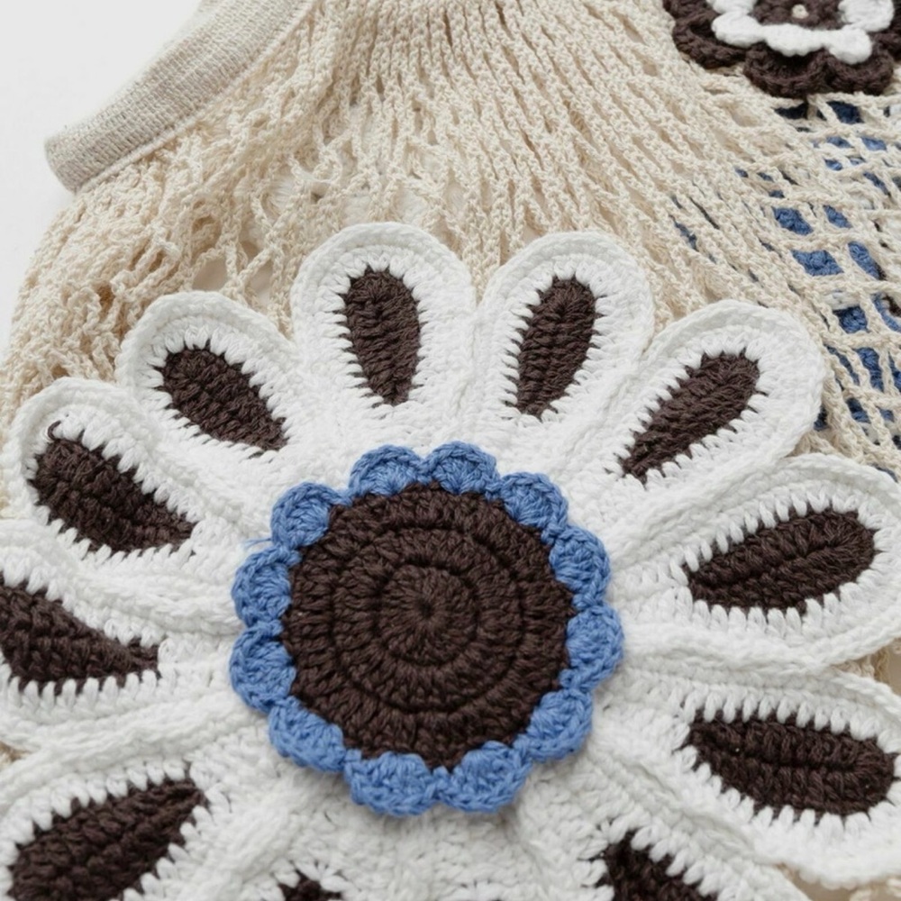 Crocheted cotton Floral Mesh Tote Bag in Cream and Blue Baum und Pferdgarten - Picture 2 of 9